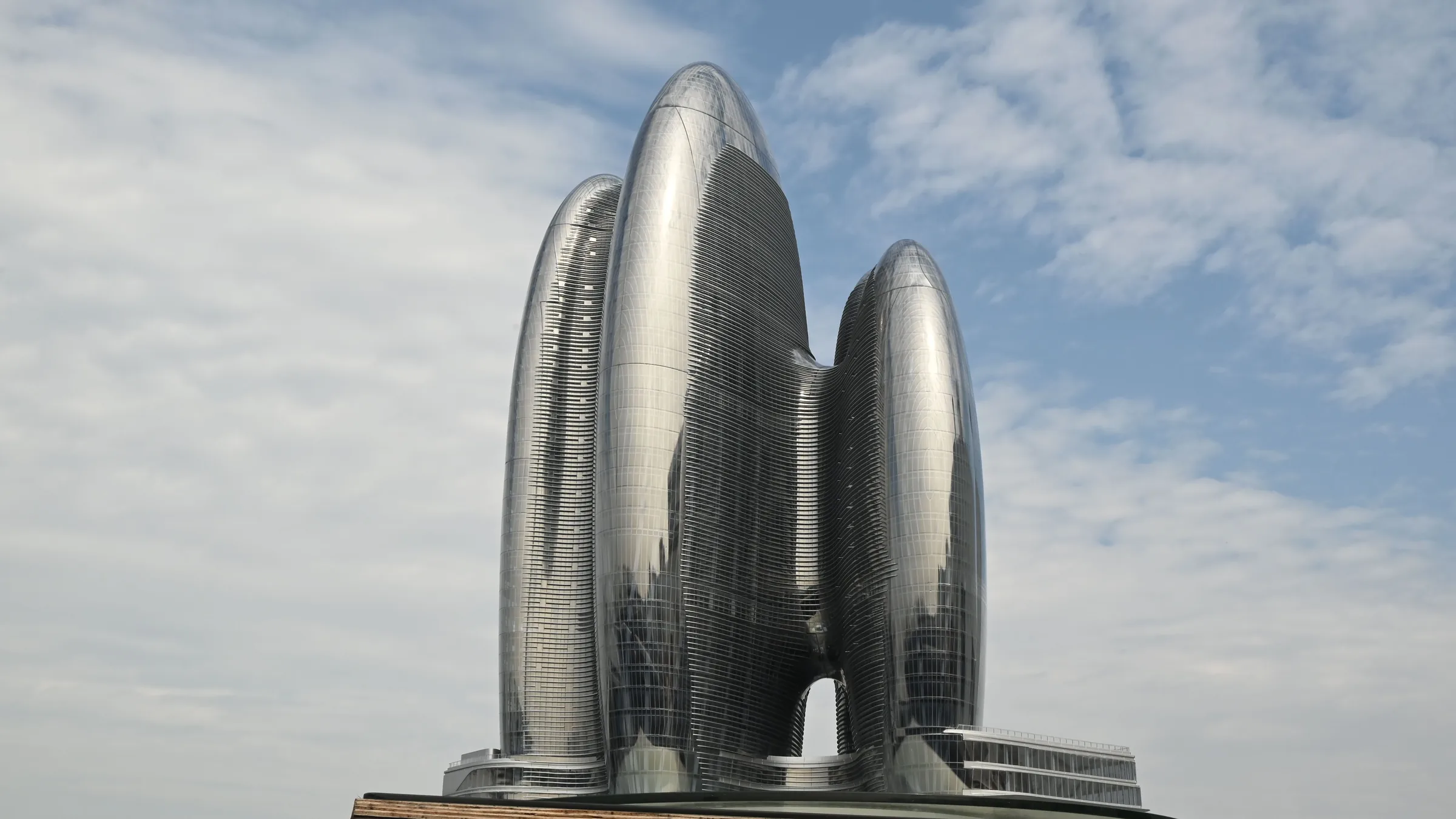 Zaha Hadid OPPO Shenzhen Super HQ 1:150 architectural scale model by JYD Models