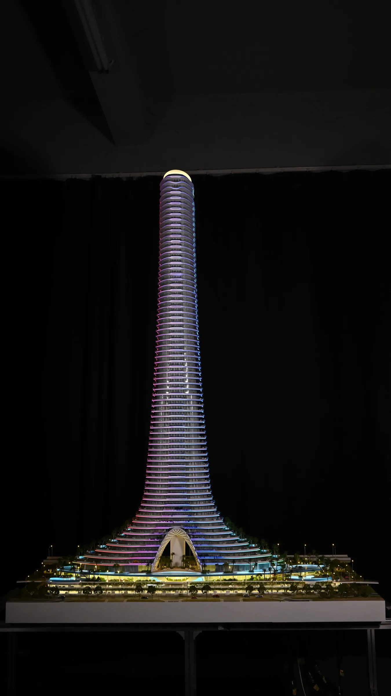 Dubai Como Residences 1:100 architectural scale model by JYD Models