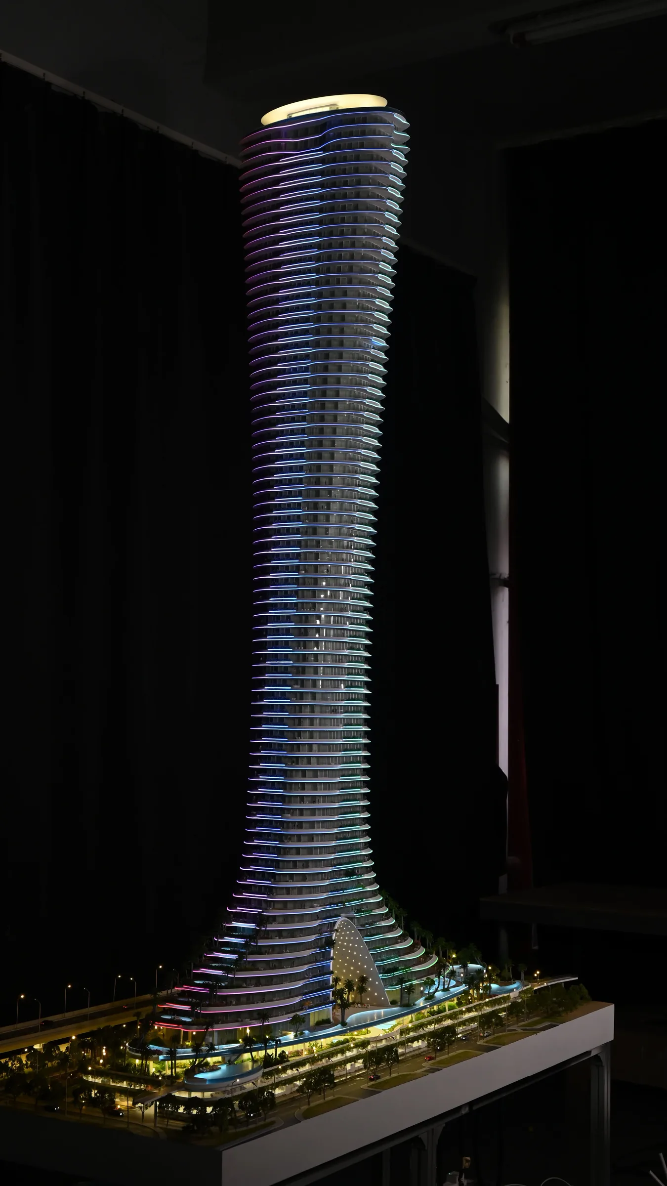 Dubai Como Residences 1:100 architectural scale model by JYD Models